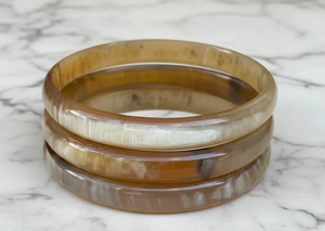 Bracelet manchette ouverte en corne de buffle polie, écologique, artisanat naturel moderne, bijou de collection de forme ronde - Product Image 4