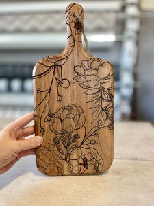Planche à découper carrée en bois d'olivier de 1,5 cm d'épaisseur, résistante au lave-vaisselle, pour le petit-déjeuner, planche à charcuterie en bois, planche à découper Falak - Product Image 3