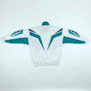 Ensemble de survêtement deux pièces personnalisé pour femme : sweat à capuche court zippé effet usé et pantalon de jogging ajusté - Product Image 3