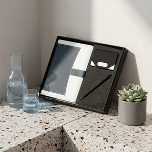 Ensemble cadeau Aurelux Premium : carnet élégant imprimé sérigraphié, couverture bicolore en PU blanc et bleu, porte-cartes et stylo, 192 pages - Product Image 5