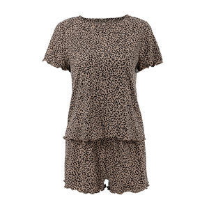Ensemble 2 pièces pour femme imprimé léopard : haut en mousseline respirant à manches courtes et col rond, coupe décontractée, et short – Idéal printemps-été - Product Image 2