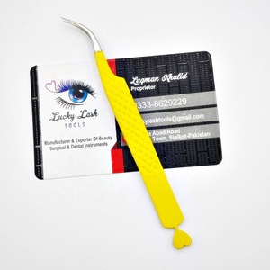 Venta caliente Diamond Grip Pinzas de volumen de extensión de pestañas de acero inoxidable Pinzas curvas en forma de corazón amarillo con puntas de fibra - Product Image 1