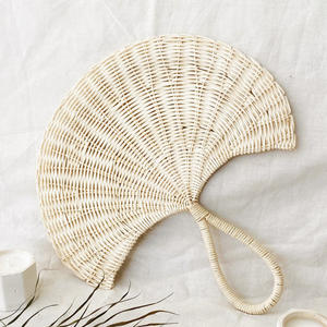Adornos de pared de madera de alta calidad, abanicos de ratán hechos a mano para colgar en la pared. - Product Image 1