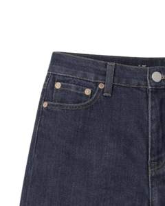 Pantalones cortos de mezclilla azul oscuro personalizados para hombre, con dobladillo vuelto, corte regular, informales, para verano, con cierre de botones, de algodón. - Product Image 2