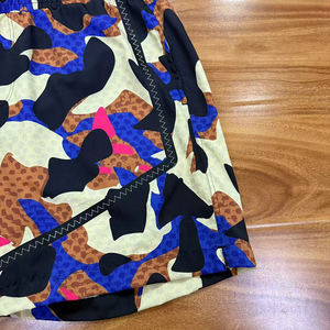 Pantalones Cortos Deportivos de Malla Pesada para Hombre, Personalizados con Sublimación de Impresión Completa en Poliéster de 5 Pulgadas y Doble Capa - Product Image 2