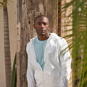 BEAM ODM Veste unisexe légère et écologique à col en V, brodée, unie, fine, d'été, style décontracté chic, avec fermeture éclair et capuche - Product Image 4