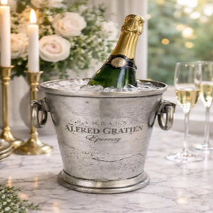 Seau à champagne de style ancien, refroidisseur à vin décoratif en métal - Product Image 1
