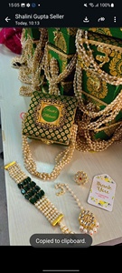 Ensemble de bijoux élégant en vert émeraude et perles Mehendi avec boîte Gota Patti personnalisée, boîte cadeau de style brocart vert vibrant - Product Image 2