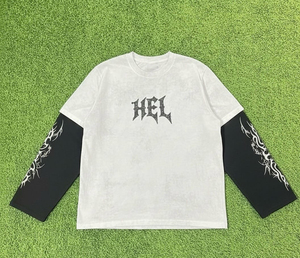 เสื้อยืดแขนยาวสไตล์เฮลพังก์ทรงโอเวอร์ไซส์สำหรับผู้ชาย ผ้าคอตตอนเจอร์ซีย์ คอกลม แต่งขอบตัดกัน พิมพ์ลายตัวอักษร เสื้อยืดสองชั้น - Product Image 1