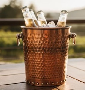 Cubo enfriador de champán de cobre puro hecho a mano de primera calidad con acabado decorativo martillado para accesorios de hotel y bar - Product Image 2