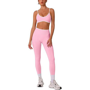 Ensemble de yoga pour femme avec débardeur à bretelles, soutien-gorge de sport rembourré sans couture, leggings taille haute froncés aux fesses avec poches latérales, en nylon et élasthanne, tenue de fitness - Product Image 1