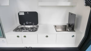 Remolque de Campamento Familiar Todoterreno Tipo Lágrima con 4 Camas, Litera y Tienda de Techo en Venta - Product Image 5