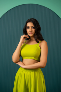 Ensemble coordonné deux pièces en coton vert lime Sukoon avec haut court et pantalon palazzo évasé |   Vêtements d'été légers pour femmes, style décontracté - Product Image 5