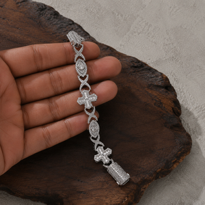 Bracelet à breloque croix chrétienne en moissanite sertie de griffes, coupes baguette brillantes, en argent 925, bijoux hip-hop, vente en gros - Product Image 3