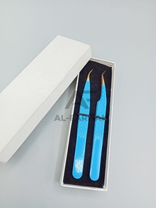 Pince à cils bleu ciel, courbée à 45 degrés, en acier inoxydable, avec pointe en fibre et embouts dorés, livrée avec boîtes magnétiques - Product Image 6