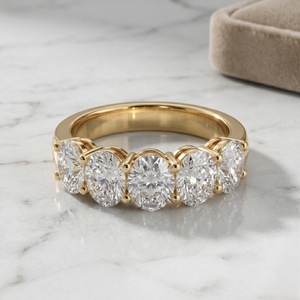 Anillo de Lujo OBERON JEWELS con Cinco Diamantes Cultivados en Laboratorio de Corte Ovalado de 2.50CTW, Chapado en Oro de 14K, Color E, Certificado IGI - Product Image 2