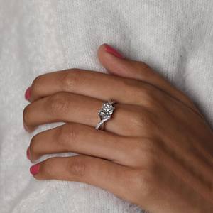 Bague en argent 925 véritable pour femme, avec moissanite taille princesse et motif vague torsadée, cadeau charmant pour anniversaire, pour partenaire - Product Image 3