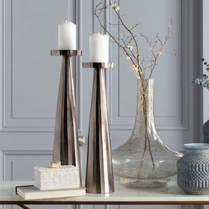 Élégant porte-bougie en métal finition dorée, rehaussant les espaces de vie avec un attrait décoratif et un style sophistiqués. - Product Image 6