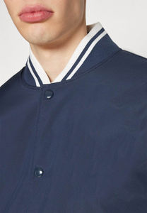 Veste universitaire en laine personnalisée avec logo pour hommes, fermeture à boutons, poches, style Letterman, veste de baseball, veste bomber universitaire - Product Image 4