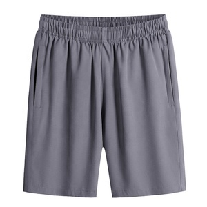 Shorts décontractés pour hommes, noirs unis, taille mi-haute, fermeture élastique, tissu tricoté, longueur courte - Product Image 2
