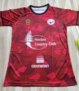 Maillots de football personnalisés pour hommes à prix de gros – Impression par transfert thermique, séchage rapide, 100 % polyester, logo frontal sur le col - Product Image 1