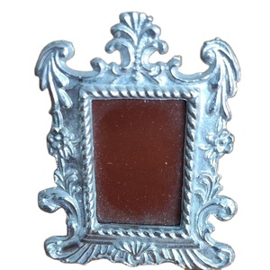 Cadre photo en métal ondulé, finition laiton antique, léger et durable, impression numérique pour la décoration de la maison et du bureau - Cadeau de retour - Product Image 2