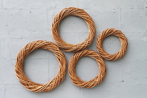 Vente en gros de couronnes rondes en rotin naturel, guirlande artisanale de noël en rotin, guirlande de porte d'entrée, décoration de fête à la maison, cadeau blanc - Product Image 3