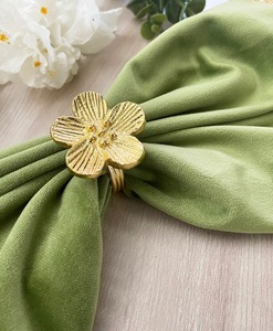 Anneau de serviette en métal doré en forme de fleur, pour serviettes en tissu ou en papier, décoration de table pour hôtel, club, mariage, cadeau de Noël, décoration festive - Product Image 1