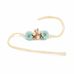 Rakhi de Diseño Étnico con Flores de Plástico Tejidas a Crochet y Centro de Perlas, Regalo Tradicional para Raksha Bandhan - Product Image 1