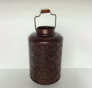 Grande lanterne à bougie en métal finition cuivre antique, motif perforé Paisley, corps cylindrique, poignée en fil métallique, pour table - Product Image 5