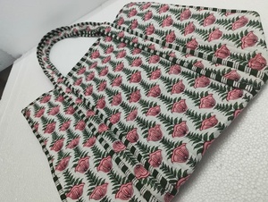 Bolso Tote Acolchado de Algodón Kantha con Estampado de Leopardo, Bolso de Compras Reversible Ecológico con Bolsillo con Cremallera - Product Image 5