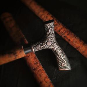 Canne de marche en bois sculptée à la main avec poignée florale en cuivre antique, finition artisanale, pour hommes, femmes et seniors - Product Image 3