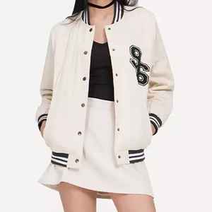 Chaqueta Varsity Personalizada para Mujer, Bordado Chenille, Mangas de Cuero de Alta Calidad, Larga, Estilo Béisbol - Product Image 1