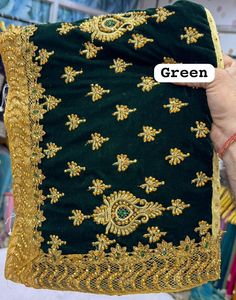 Sari en velours pur avec chemisier en soie Malai, conçu avec de riches broderies lourdes, bordure élégante et raffinée pour une tenue traditionnelle intemporelle - Product Image 1