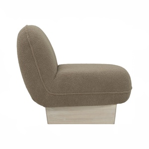 Fauteuil de salon scandinave en tissu Teddy Cappuccino, durable, avec pieds en chêne blanc, fauteuil rembourré de luxe pour chambre à coucher - Product Image 3