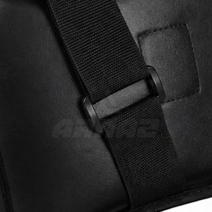 Protège-poitrine de boxe ergonomique avec forme ajustée au corps et fixation fiable pour l'entraînement - Product Image 6