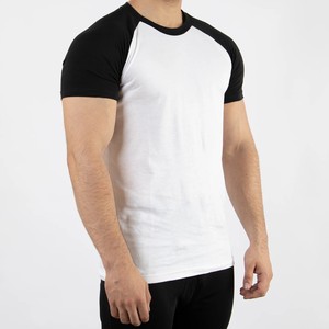 Camiseta de Manga Raglán Ajustada para Hombre, Color Blanco en el Cuerpo y Negro en las Mangas, Cuello Redondo, Estilo Casual, Tejido de Punto Jersey, 100% Algodón - Product Image 6