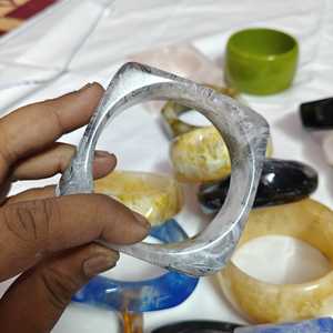 กำไลเรซิ่นอีพ็อกซี่ทำมือรักษ์โลก รูปทรงไม่สม่ำเสมอ หลายสี งานศิลปะสะสม งานฝีมือ เครื่องประดับ วันวาเลนไทน์ - Product Image 1