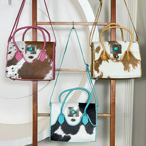 Sac fourre-tout de luxe pour femme en cuir de vachette véritable, orné de conchos turquoise, pour usage quotidien, porté épaule ou croisé. - Product Image 4