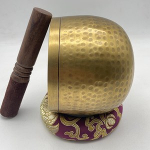 Bol chantant artisanal en laiton plaqué or martelé rond pour la prière, le bouddhisme, la méditation et la guérison – Laiton doré - Product Image 6