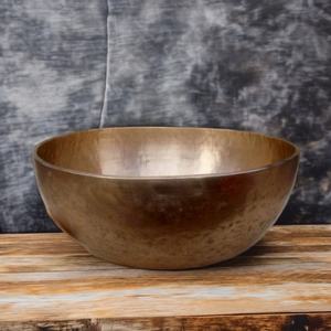 Bol chantant tibétain martelé à la main thérapie sonore profonde et longue bouddha et lune sculptés pour la méditation - Product Image 4