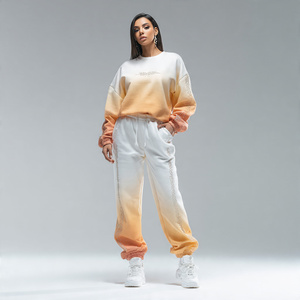 ชุดวอร์มสำหรับผู้หญิง ดีไซน์ทันสมัย ตกแต่งด้วยลายซันเฟดและคริสตัล - Product Image 1