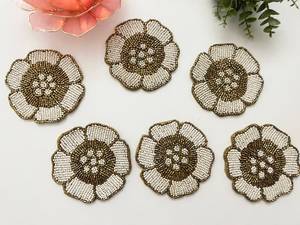 Sous-verres élégants faits à la main avec des perles pour tasses à thé et à café, accessoires de table décoratifs pour les intérieurs modernes - Product Image 6
