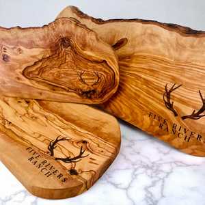 Planche à découper en bois d'acacia personnalisée, forme irrégulière, polie, écologique, avec support universel, importée d'Inde - Product Image 1