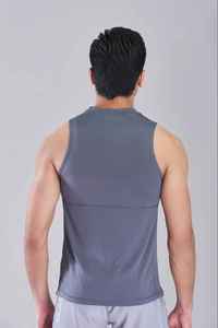 เสื้อกล้ามคอกลมสีเทาสำหรับผู้ชาย ผ้าโพลีเอสเตอร์ 100% ระบายอากาศได้ดี สวมใส่สบาย แบบถัก สีพื้น ไม่มีแขน เหมาะสำหรับออกกำลังกาย น้ำหนัก 320 กรัม ย้อมสีพื้น - Product Image 3