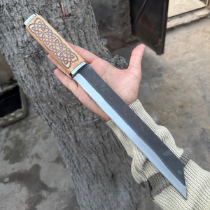 Couteau de chef viking artisanal forgé à la main avec manche en bois et étui en cuir - Product Image 6