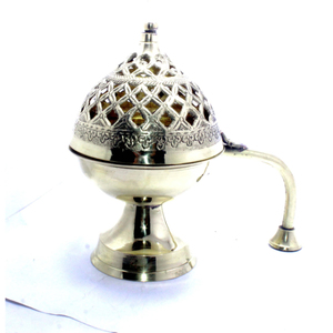 Brûleur d'encens artisanal en acier inoxydable avec couvercle et poignée en filigrane pour usage religieux, accessoire décoratif pour la maison toute l'année - Product Image 5