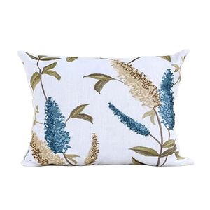 Coussin lombaire rectangulaire en coton et lin avec broderie florale bleue et beige, style pastoral, housse amovible et lavable, en vente - Product Image 1