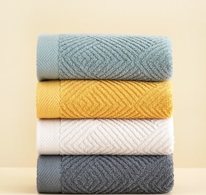 Serviettes de toilette en coton de haute qualité confortables, ensembles de serviettes de bain pour la maison avec logo personnalisé - Product Image 2