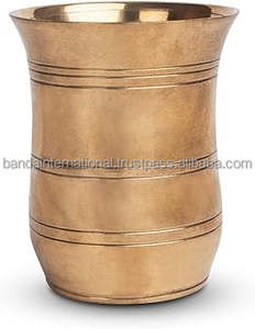 Verre à eau en laiton avec conception de gravure Verre à boire en métal avec finition antique en laiton de couleur or - Product Image 5